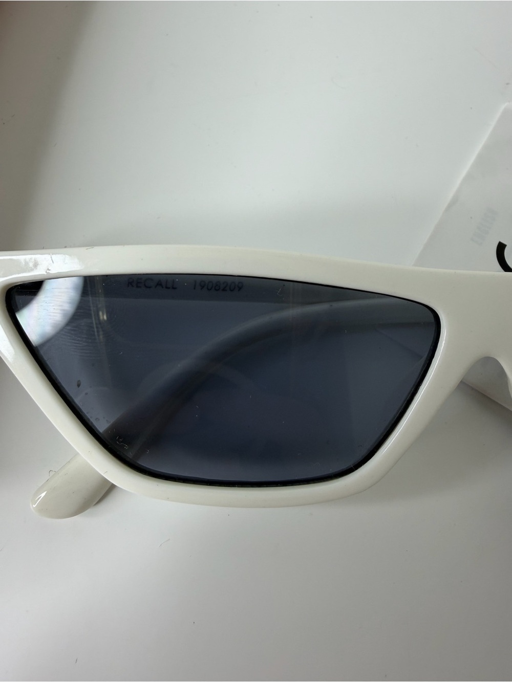 Minkpink White Cat Eye Sunglasses with Pink Pouch - Picture 6 of 10